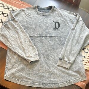Disneyland resorts  Gray Long Sleeve Sweatshirt with Logo